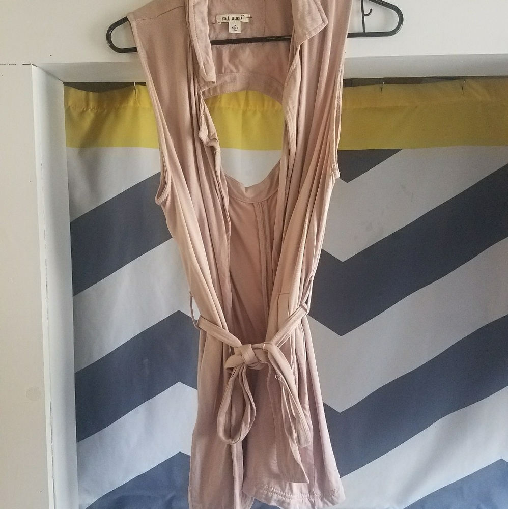 Keyhole Back Vest